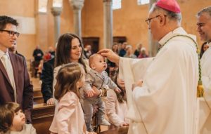 Biskup Štironja krstio peto dijete obitelji Beriša